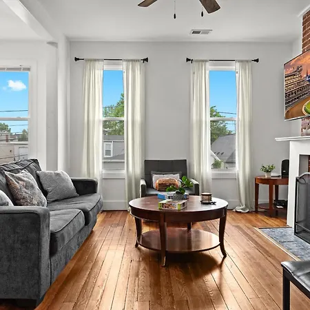 Charming 2Nd-Floor Flat 3Br 2Ba Free Parking Apartment